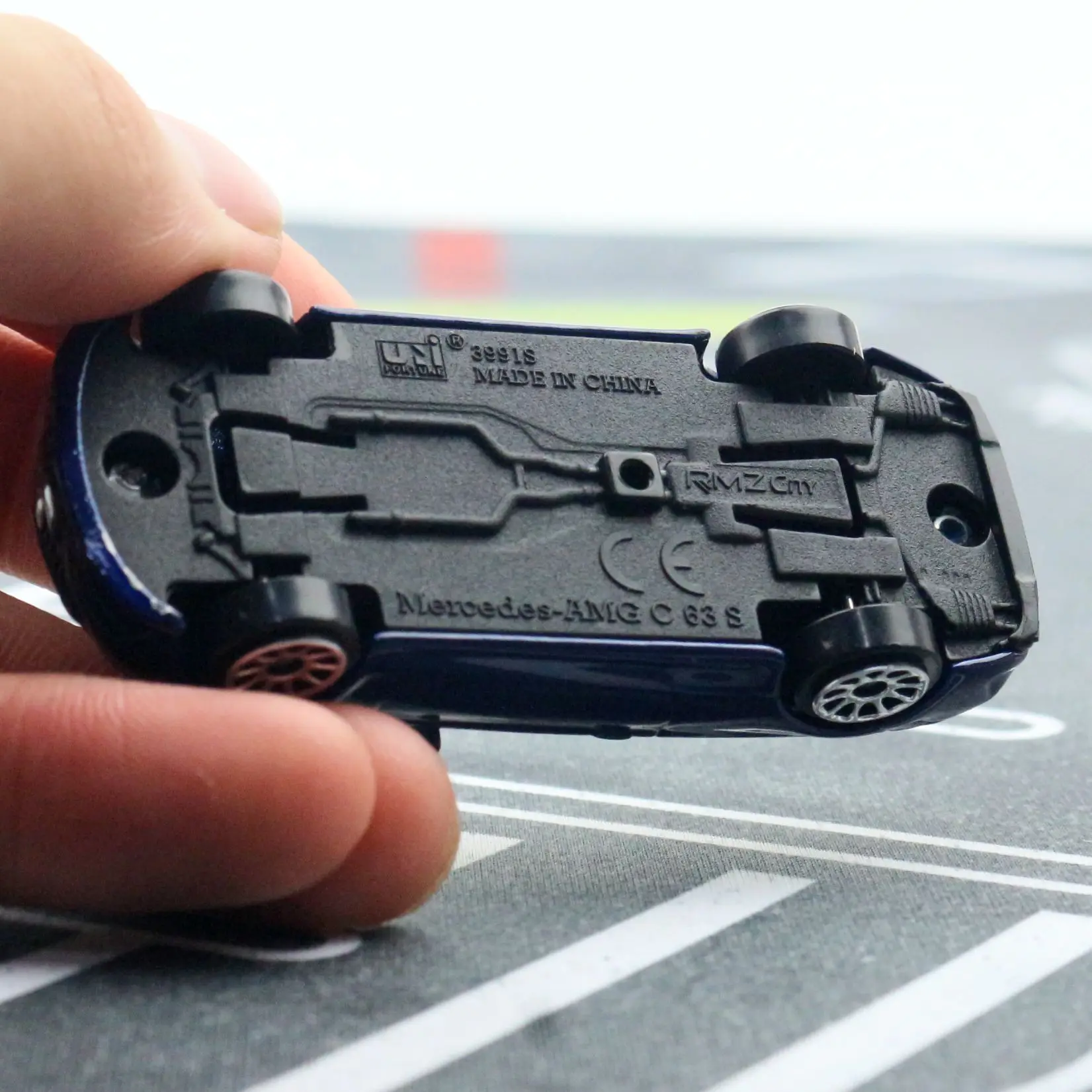 1/64 ホットウィール MERCEDES C 63 カスタム Amazon.com: Hot Wheels 1/64 Scale Mercedes-Benz C63 AMG