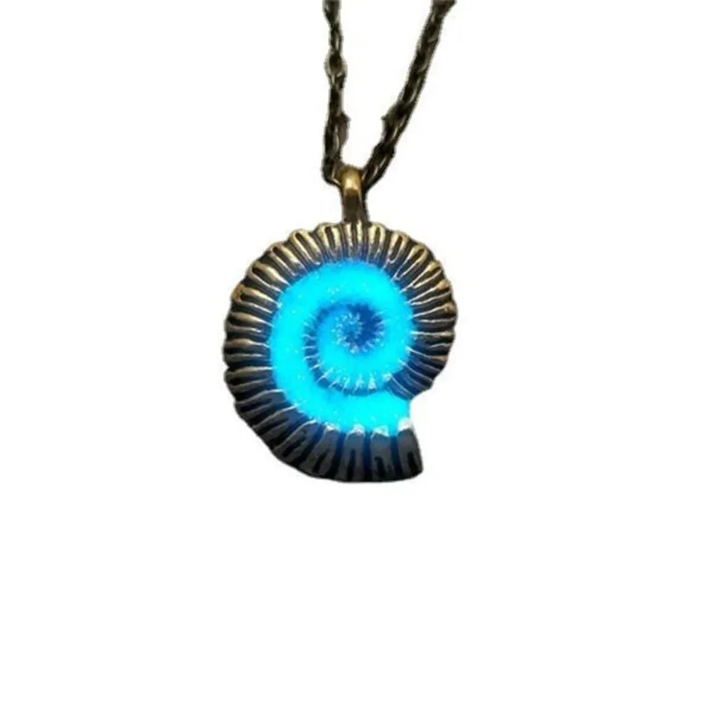 Glow in the Dark Conch Pendant Necklace Mermaid Spiral Fashion Jewelry Night Necklace Alloy Sea Shell Necklace Women
