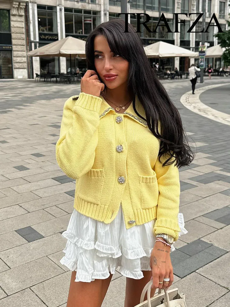 

Женский трикотажный кардиган с отложным воротником и длинными рукавами