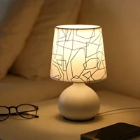 Lampe de bureau créative minimaliste USB pour chambre à coucher, équipée d'un abat-jour en tissu floral, adaptée à la lecture, chambre à coucher, salon 2
