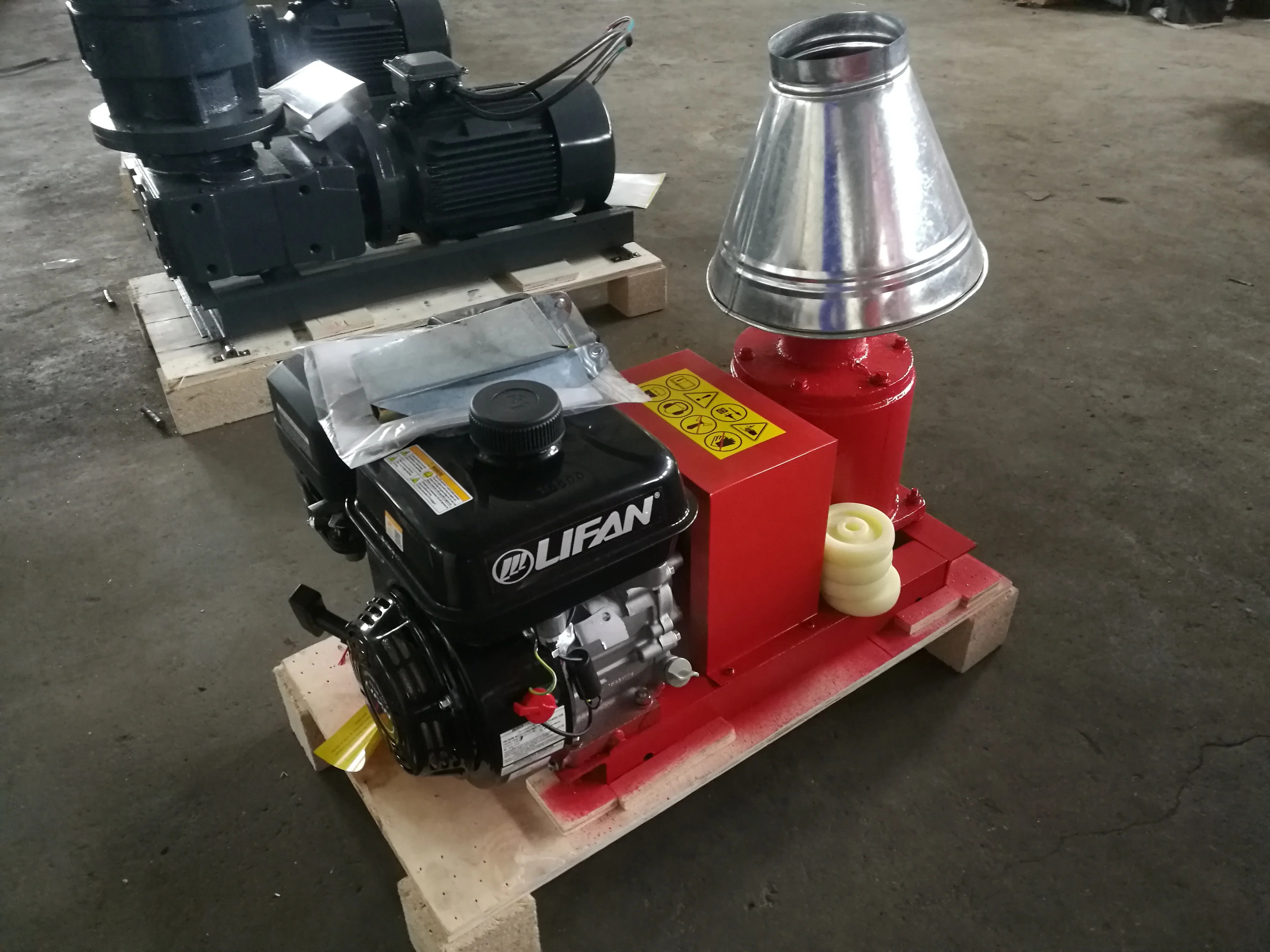KL150 KL150A 7.5 HP Gas Gasoline Biomass Pellet Mill Machine 6 mm Die Hole To Door