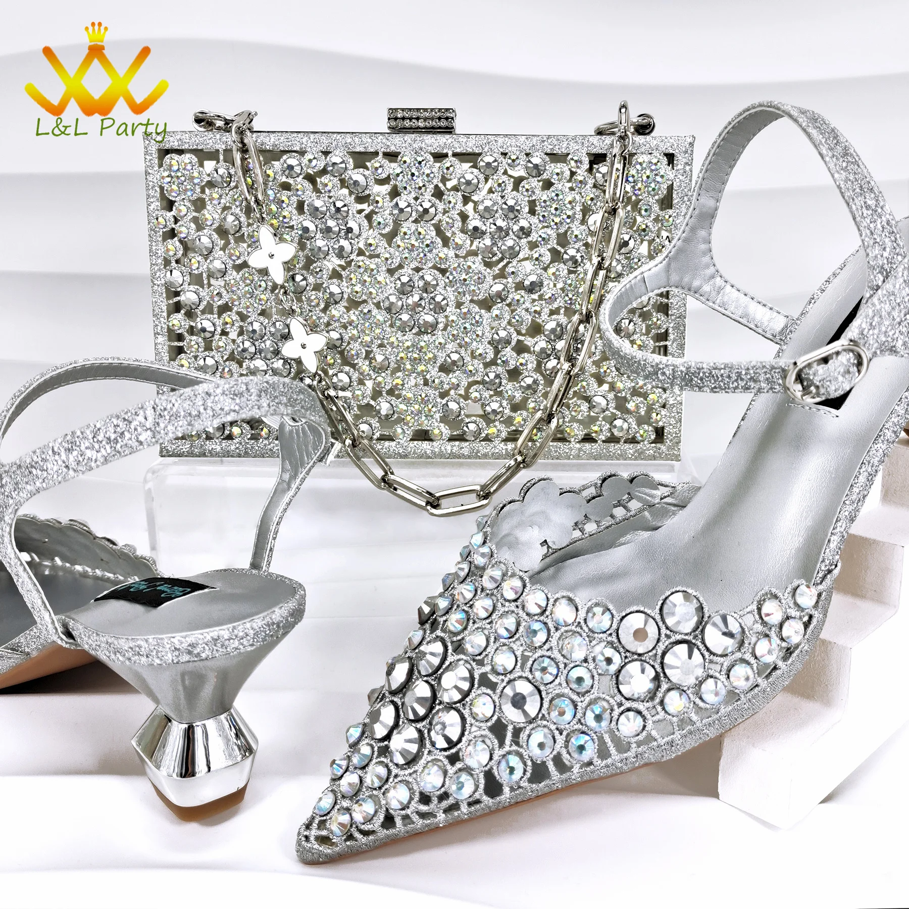 

Party Newest Italian INS Hot Sale Sexy Style Italian Women Shoes Matching Bag Set with Shinning Crystal in Silver Color