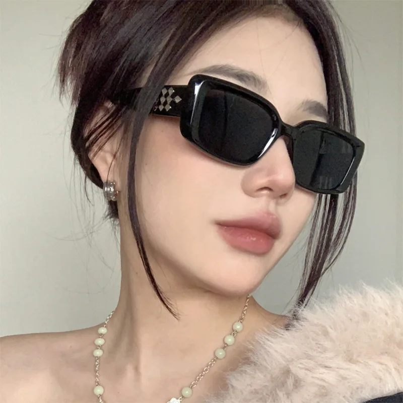 

Солнцезащитные очки в винтажном стиле для мужчин и женщин, прямоугольной формы с заклепками, в небольшой оправе, в Корейском стиле, роскошные модные UV400, Y2K, 2023