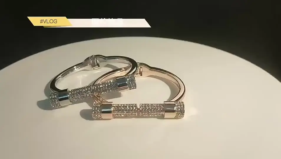 ラインストーンの手錠ブレスレット,有名な高級デザイン,チャーム 