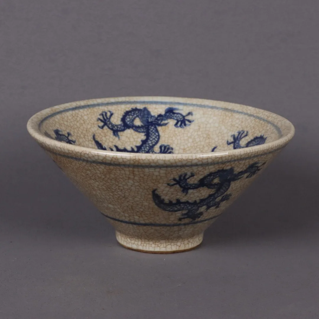 

Blue And White Dragon Patterned Sky Shaped Bamboo Hat Bowl Ornament