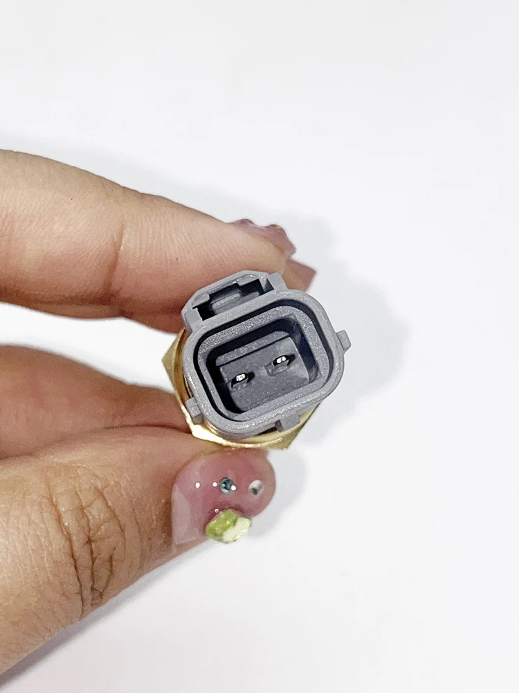 Applicable to Ford New Focus Winged Tiger, Mondi Ruijie Taurus Winged Bo 1.51.62.02.3 Water Temperature Sensor