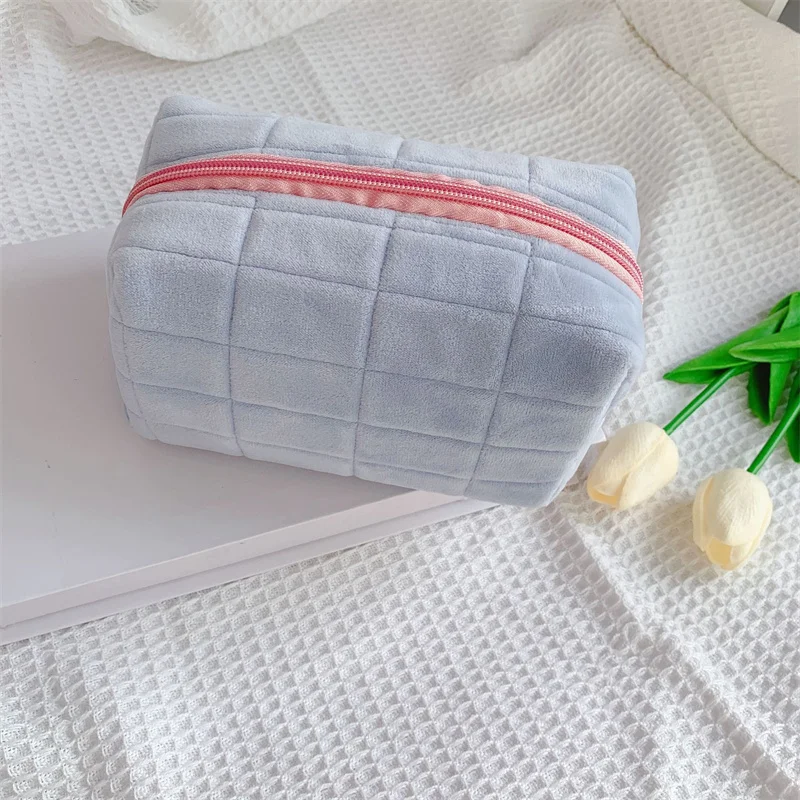 Cute Plush Makeup Bag for Women Portable Travel Small Cosmetic Bags Solid Color Zipper Toiletry Bag Washing Pouch Storage Bags 5