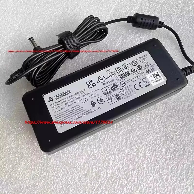 Intel NUC8i3beh ミニPC 本体と電源アダプター Intel NUC8i3beh ミニPC 本体と電源アダプター 90W AC Adapter