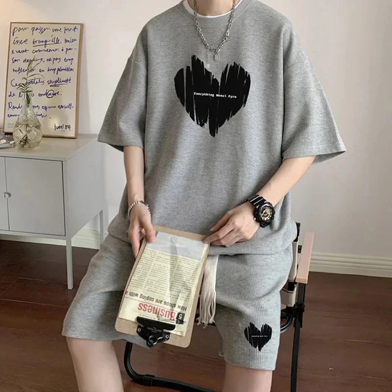 thumbnail image 1 of Conjunto de moda coreana con estampado de gofres para hombre, camiseta de manga corta y pantalones cortos, trajes para hombre, ropa deportiva, chándal de moda, conjunto de 2 piezas, trajes estampados, 1 of 5