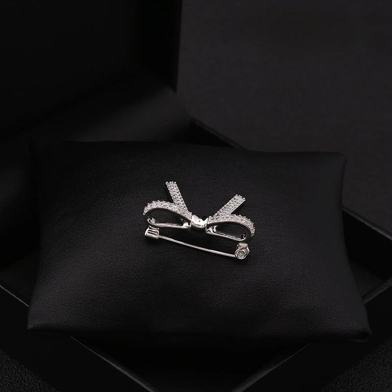 Korean Style Simple Neckline Small Pin Suit Decorative Shirt Cardigan Anti-Exposure Graceful Bowknot Luxury Brooch Jewelry 6035