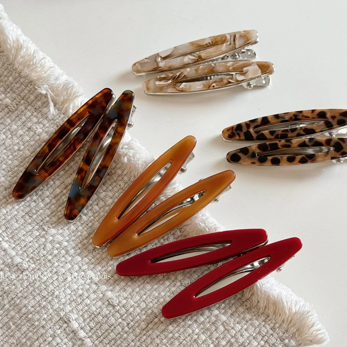 2 Stück Vintage-Acetat-Hohl-Oval-Haarspangen im koreanischen Stil für Frauen, vordere Stirn- und Seitenknall-Clips, Premium-Entenschnabel-Haar-Ac – Detail 3