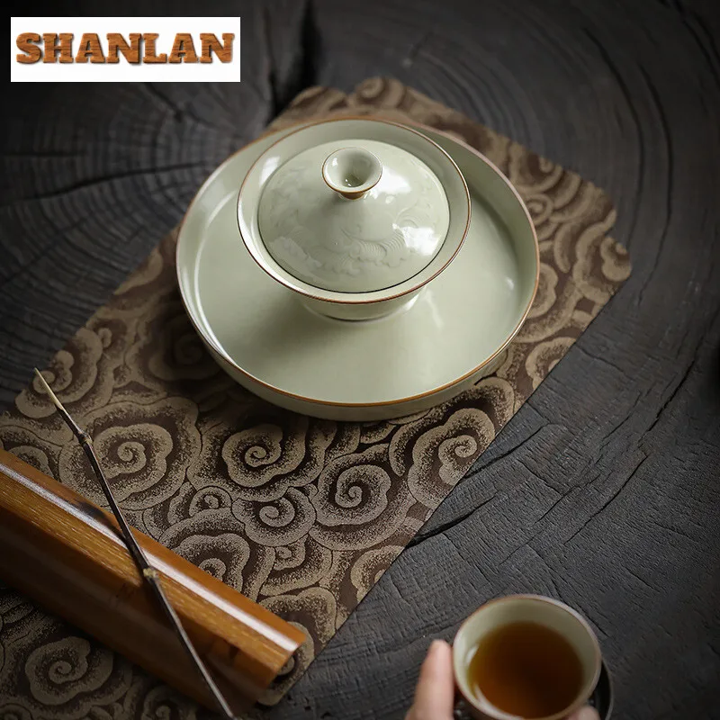 Chinese Honey Glazed Ceramic Gaiwan Vintage Relief Three Talented Tea Tureen Household Tea Maker Cover Bowl Drinkware Craft Gift