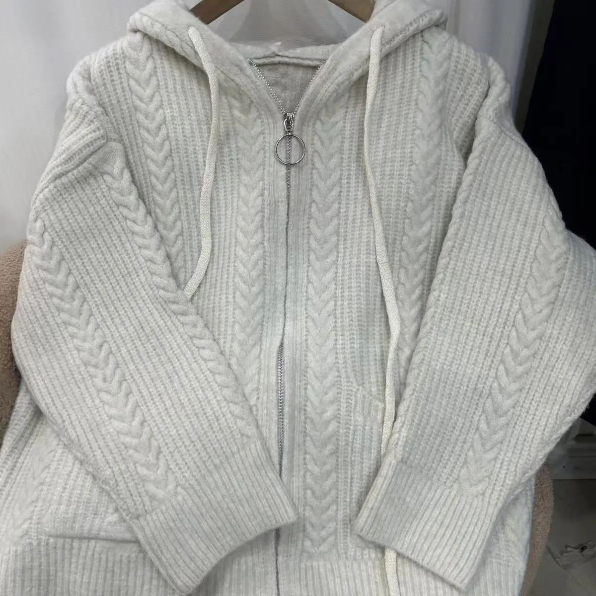 2025, neue Strickjacke mit Reißverschluss, große Version, lockerer, fauler Stil, Kapuzenpullover, Damenmantel, vielseitig, lässig, College-Stil – Detail 3