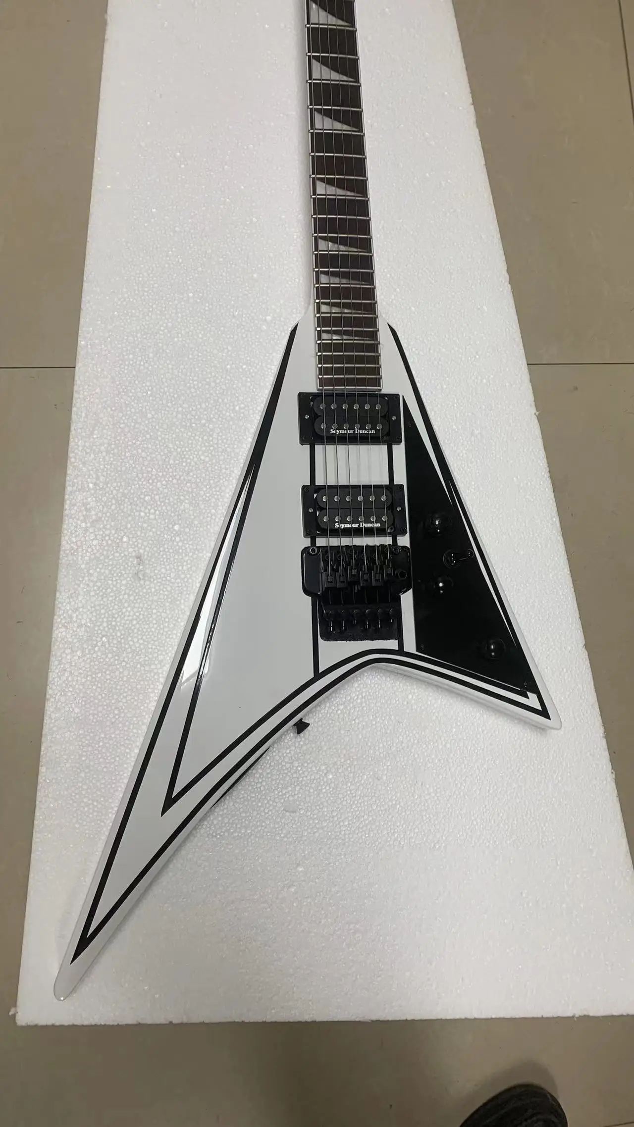 早い者勝ち❗️ Rayfield エレキギター 早い者勝ち❗️ Rayfield