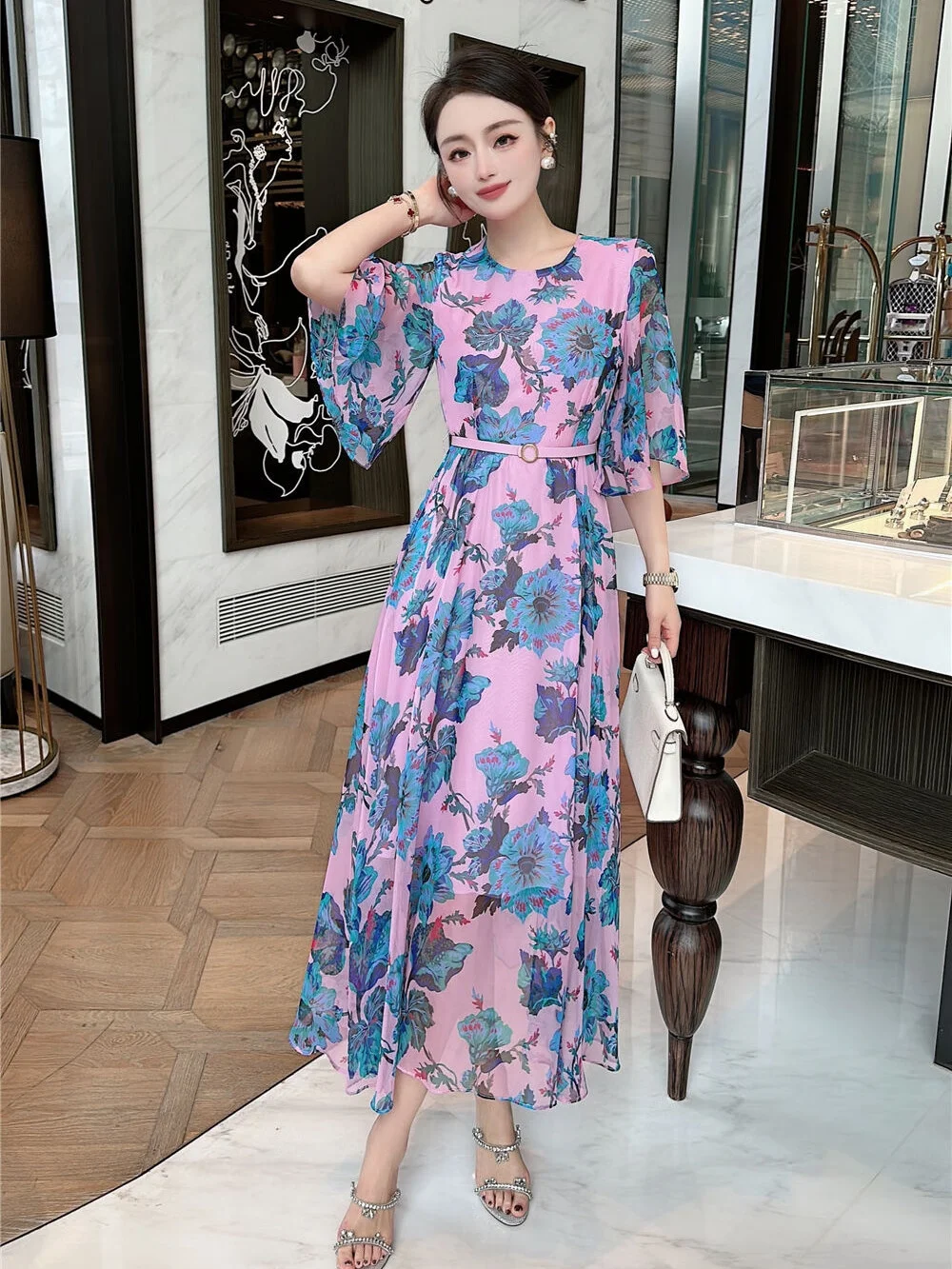 

Высококачественное платье во французском стиле с принтом для женщин, Новинка лета 2023, модное платье с поясом, 91507