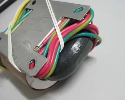 R-코어 변압기 1차: 120VAC(미국 표준). 보조: 325-0-325 @100mA CT, 6.3V@2.25A 및 5V@3A.