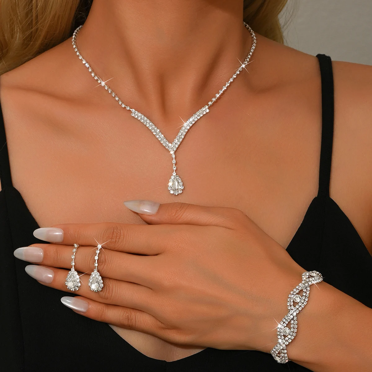 Conjunto de joias de aniversário com gota de zircônia