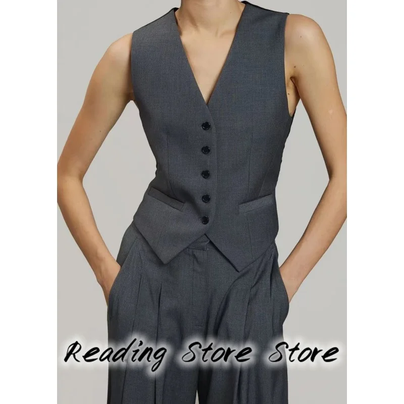 Рисунок 2 - Женский костюм, жилет с V-образным вырезом