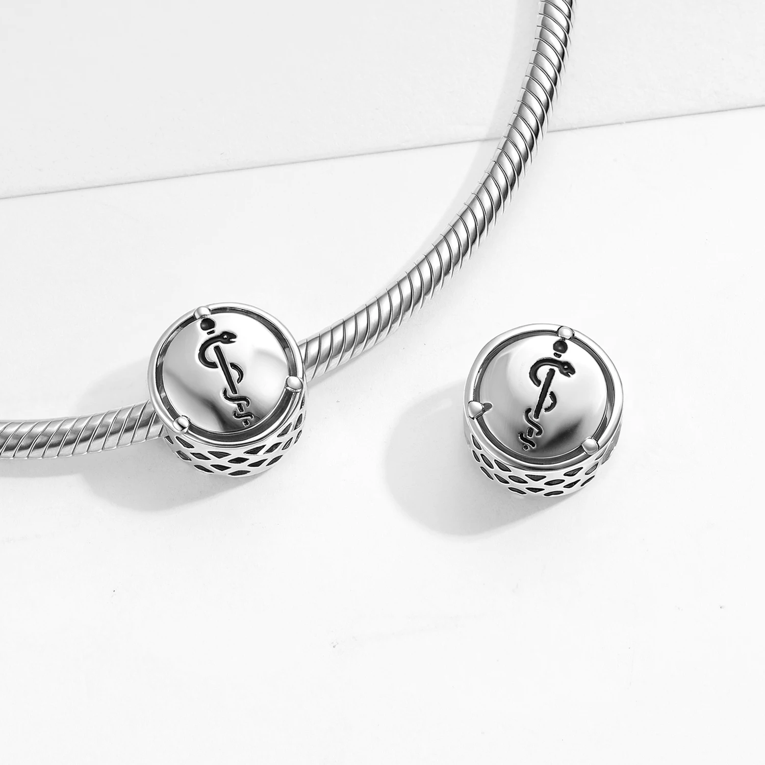 STILLHOUSE Charm-Perlen aus 925er-Sterlingsilber mit Engelsknoten, keltischer Knoten, dreieckig, keltischer Knoten, Schmuck, Geschenke für Frauen, junge Dame – Detail 18