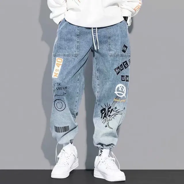 Vêtements coréens hommes lettre imprimé jean taille haute Baggy jean dessin animé Graffiti Hip-Hop pantalon jean bleu 1