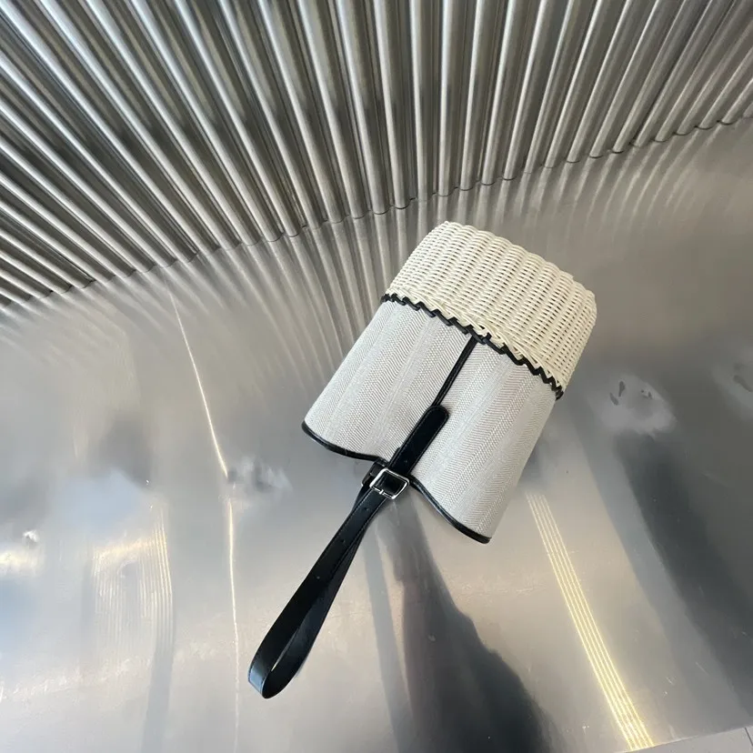 NEW Vacation Style Leather Splicing Handmade Designer Bag Summer 2025 Beach Handbags Crossbody Large Bucket Womens Bags