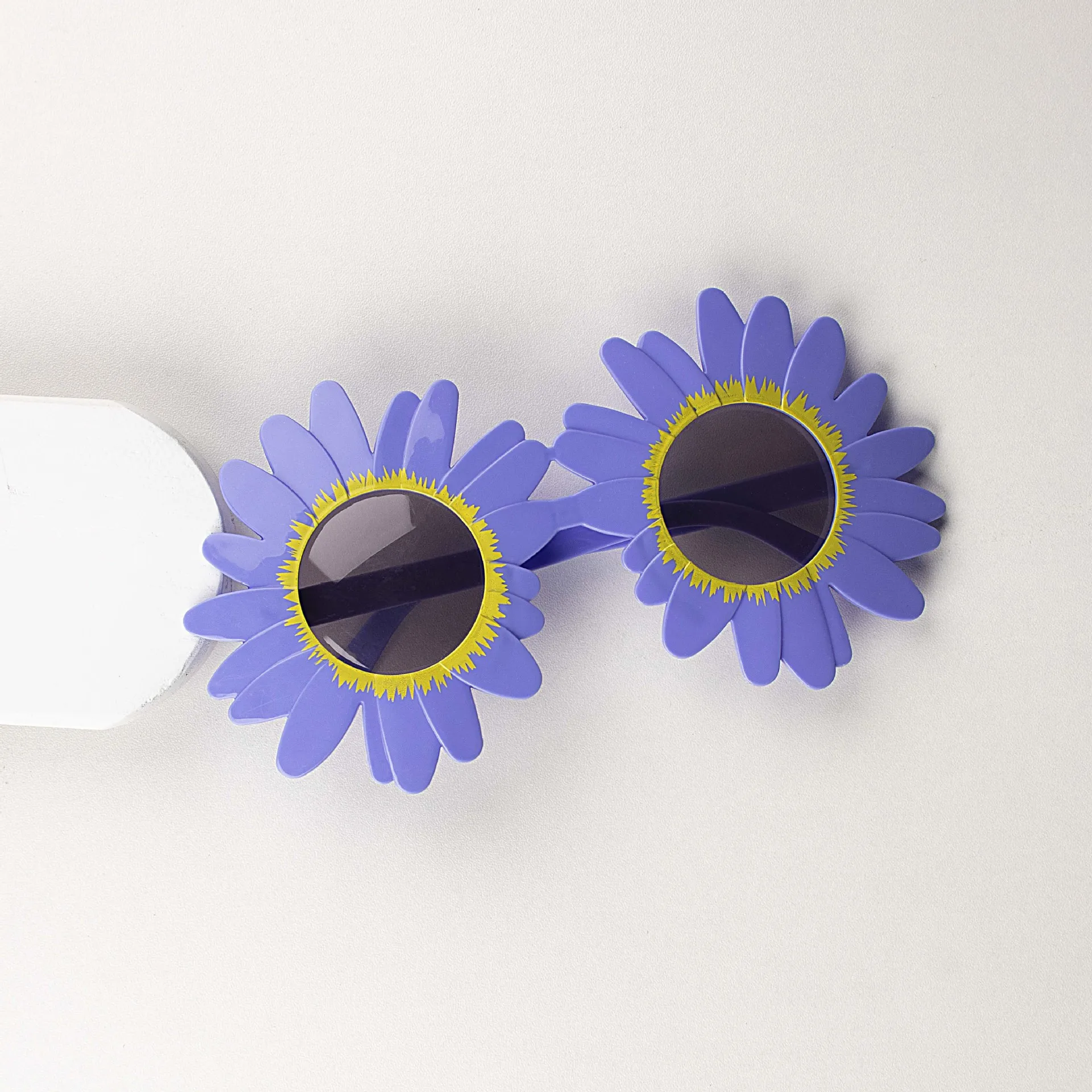 Women Party Sunglasses Cute Sun Flower Daisy Sun Glasses Funny Party Dramatic Cosplay Eyewear Women UV400 Eyeglasses_voghion.com