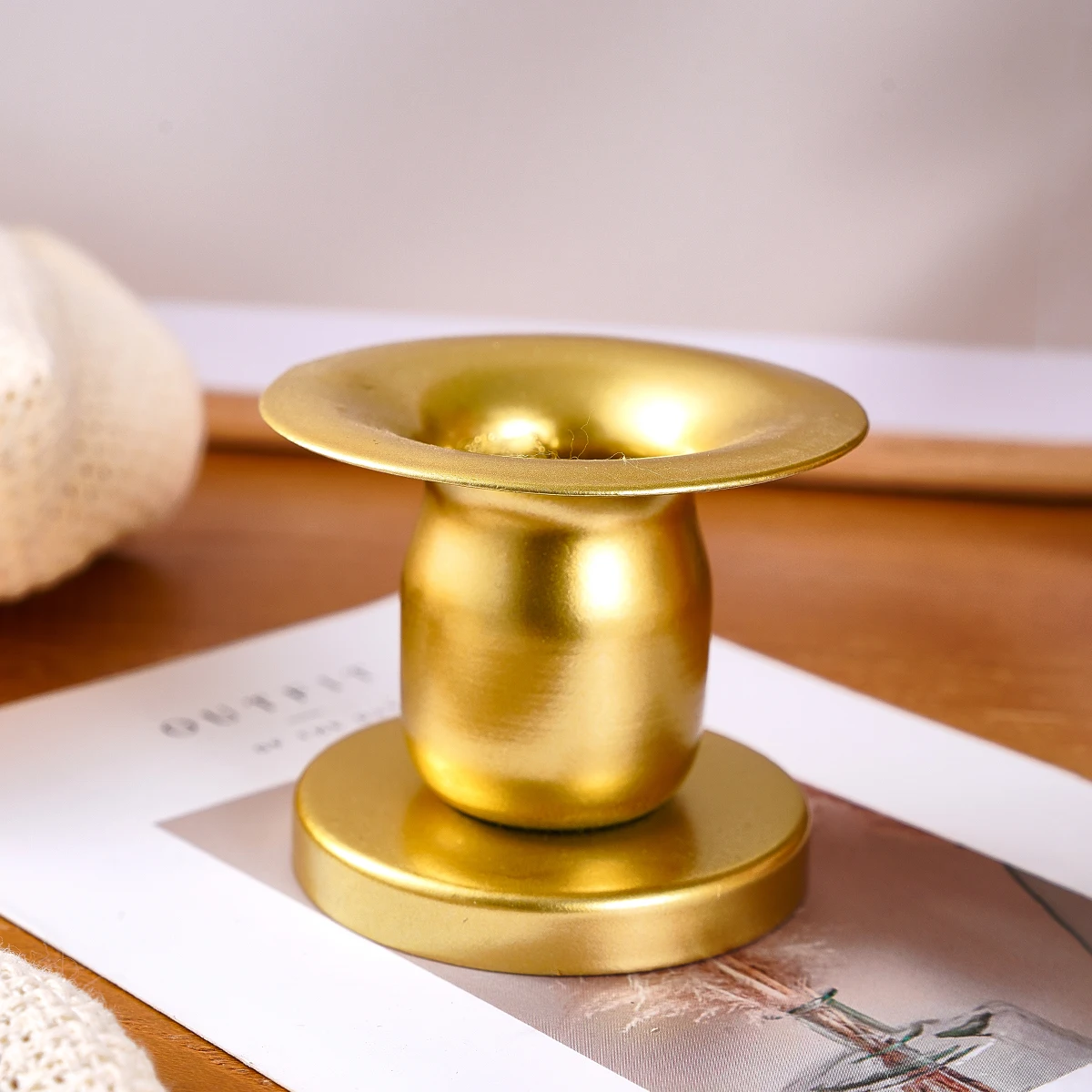 1PC, European-style iron candlestick, suitable for home and restaurant decoration