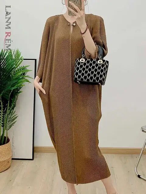 LANMREM Pleated Batwing Dress For Women 2024 New Autumn V Neck Mid Length Loose Design Fashion Niche Clothing Female 2DA9162
