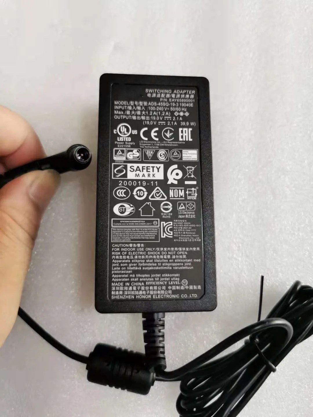 Caricabatterie adattatore AC / DC 19V 1.3A per LG LED