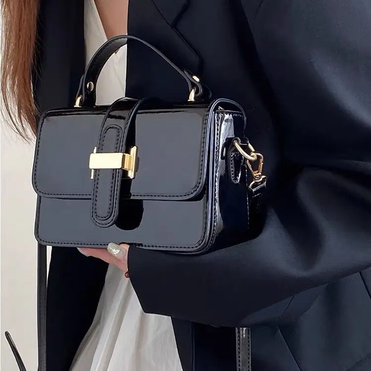 

2023 Design Sense Black Small Leather Bag Handheld Small Square Bag High Quality Shiny Face Single Shoulder Crossbody Small Bag