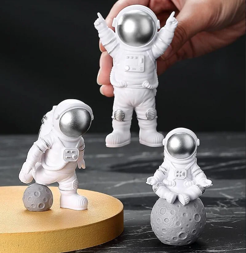 3Pcs Resin Astronaut Figure Statue Figurine Spaceman Sculpture Educational Toy Desktop Home Decoration Astronaut Model Kids Gift