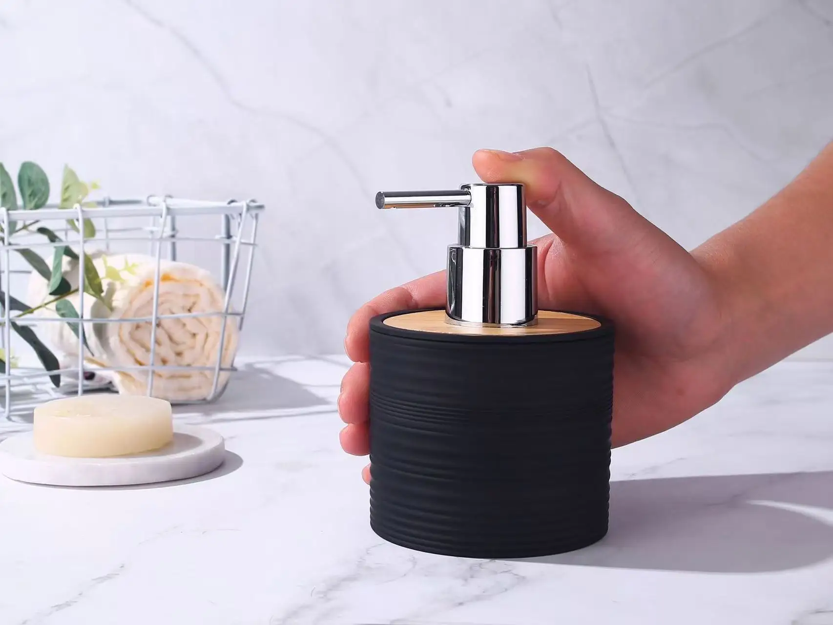 Bamboo Soap Dispenser Shampoo Body lotion Bottle PET Plastic Body Wash Bottle Facial Cleanser Bottle