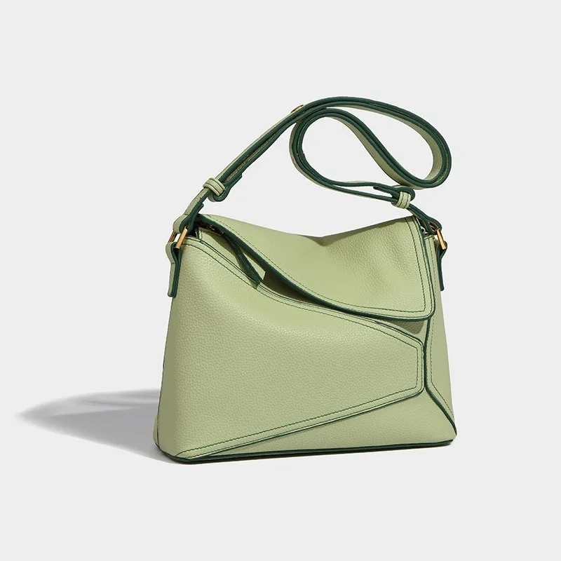 

The New Spring/summer 2024 Is A Versatile and Luxurious Large-capacity Commuter Shoulder Crossbody Bag