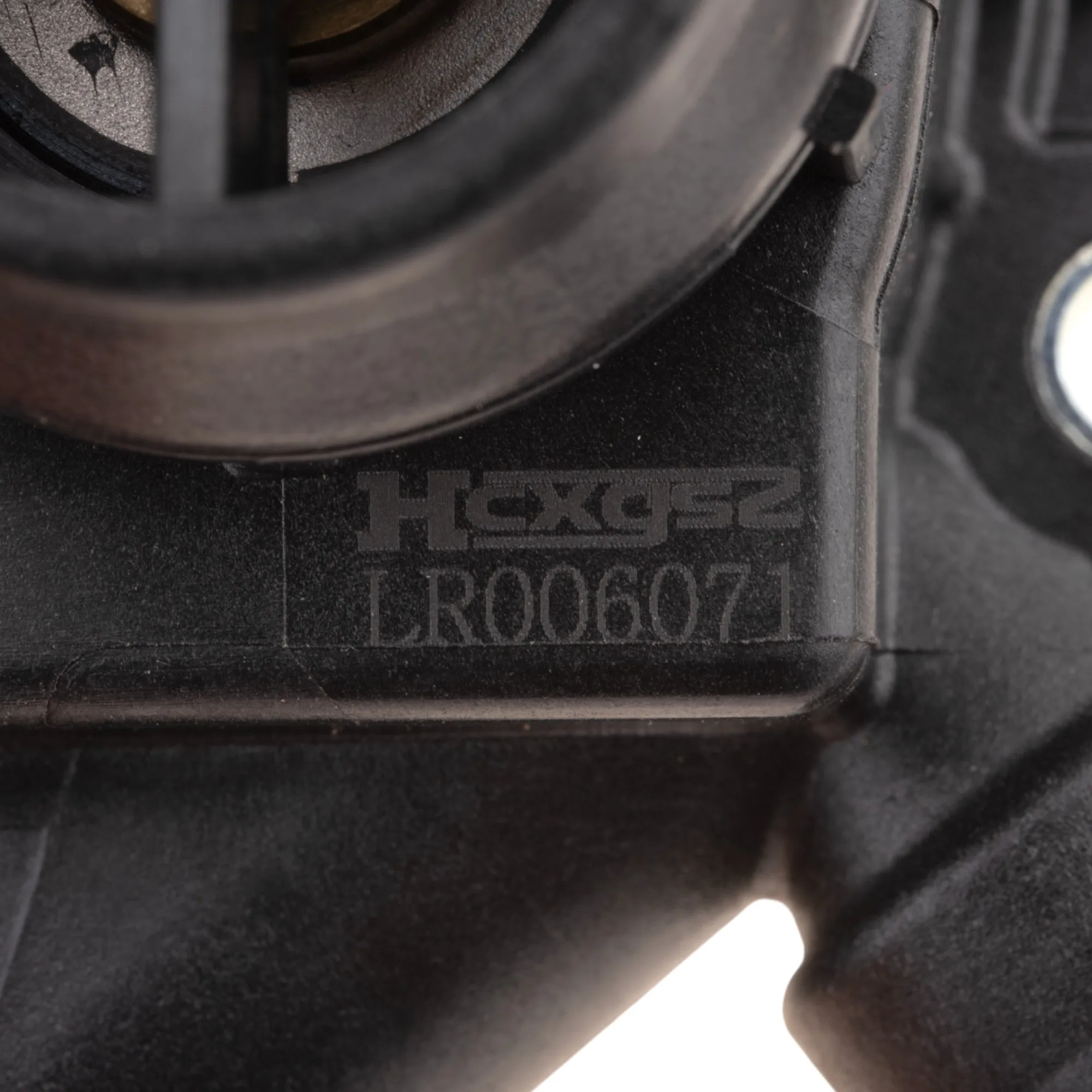 Engine Coolant Thermostat LR006071 For LAND-ROVER FREELANDER 2 (L359) 3.2 4x4 2006-2014