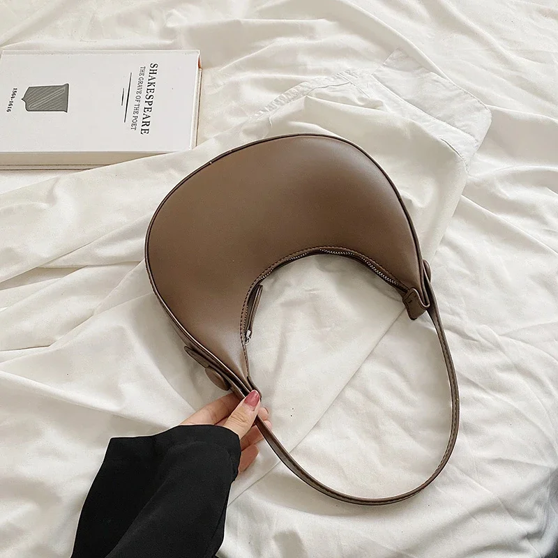 thumbnail image 1 of Bolso de hombro de PU para mujer, de moda, con cremallera clásica y de medio mes, muy vendido, 2024, nuevo y versátil bolso de mano para mujer, 1 of 5
