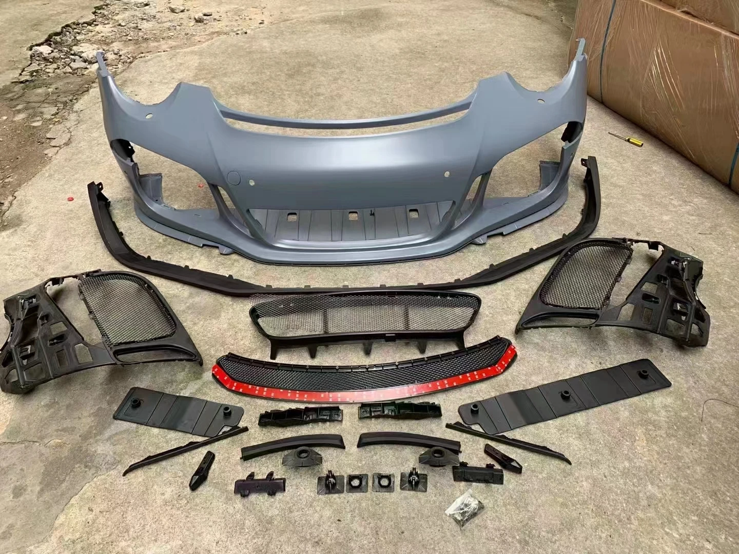 

PP Material Body Kit Front Bumper Assembly Suitable for Porsche 991 911 upgrade to GT3 Kit Grill Mask Front Lip Car Accessories