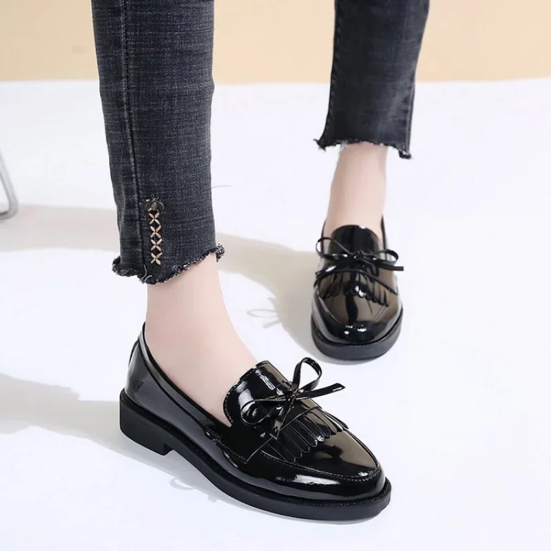 여성용 블랙 페이턴트 가죽 로퍼 플랫폼 슬립 온 여성용 신발 새 봄 영국 술 캐주얼 Bowknot Flats Shoes