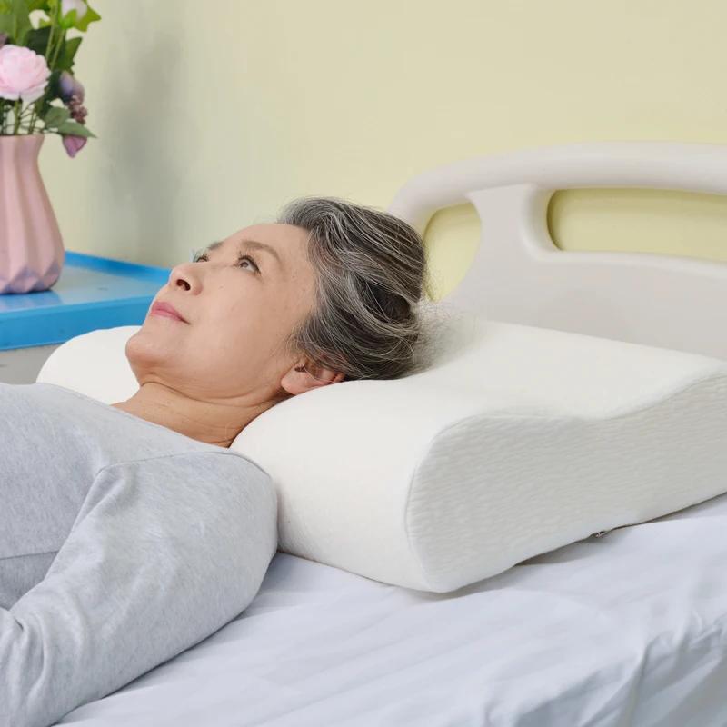 

Ортопедическая подушка с эффектом памяти для пожилых людей