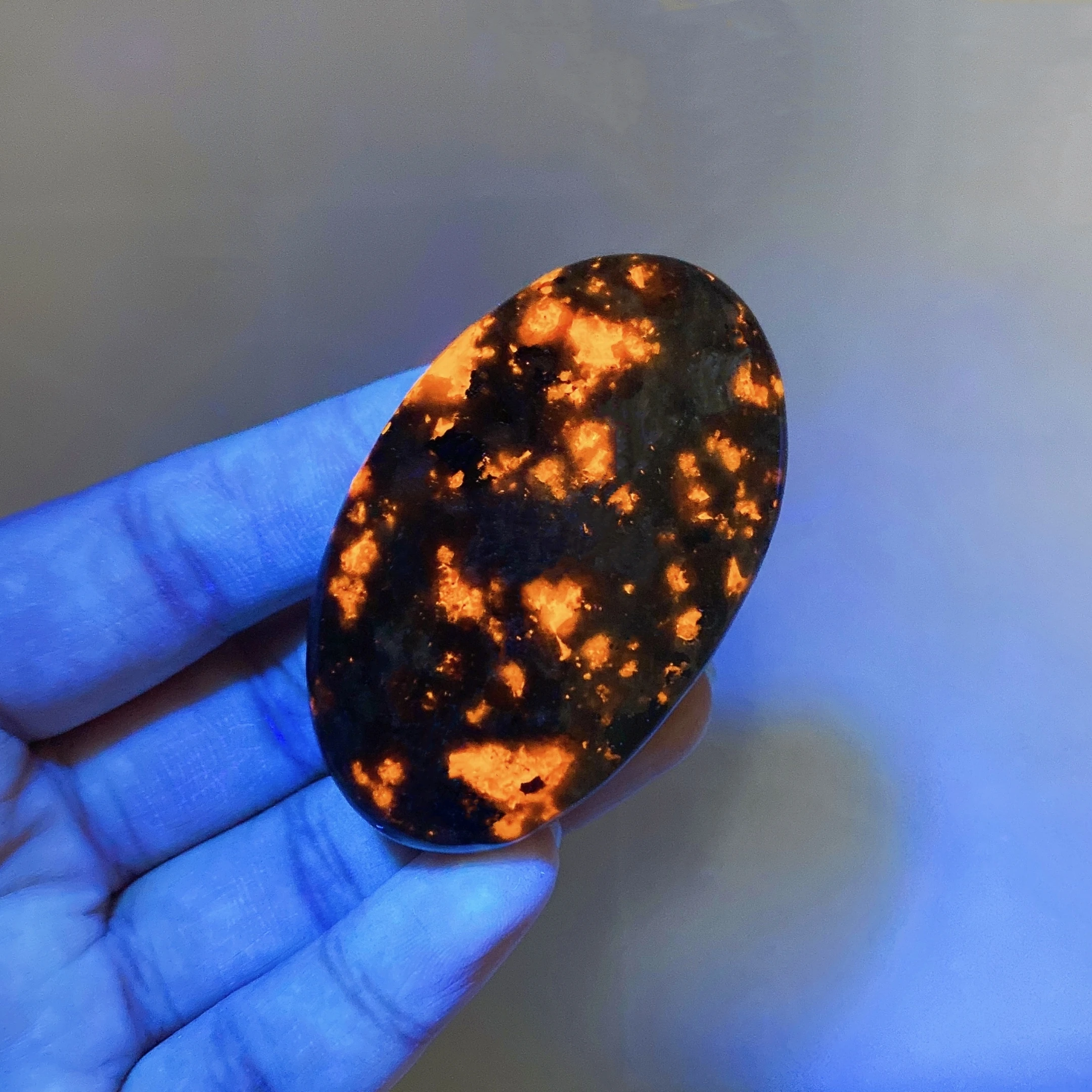 55*35MM Natural Yooperlite Crystal Hot Compress Massage Pocket Palm Stone Energy Gemstone Reiki Healing Mineral  Home Decor Gift 3