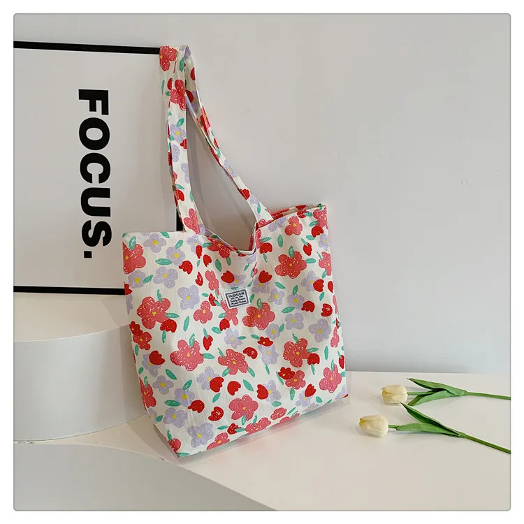 thumbnail image 1 of Bolso de hombro de mujer con diseño floral de moda, de algodón, versátil, para uso diario, de gran capacidad, para llevar hasta la axila, 1 of 5