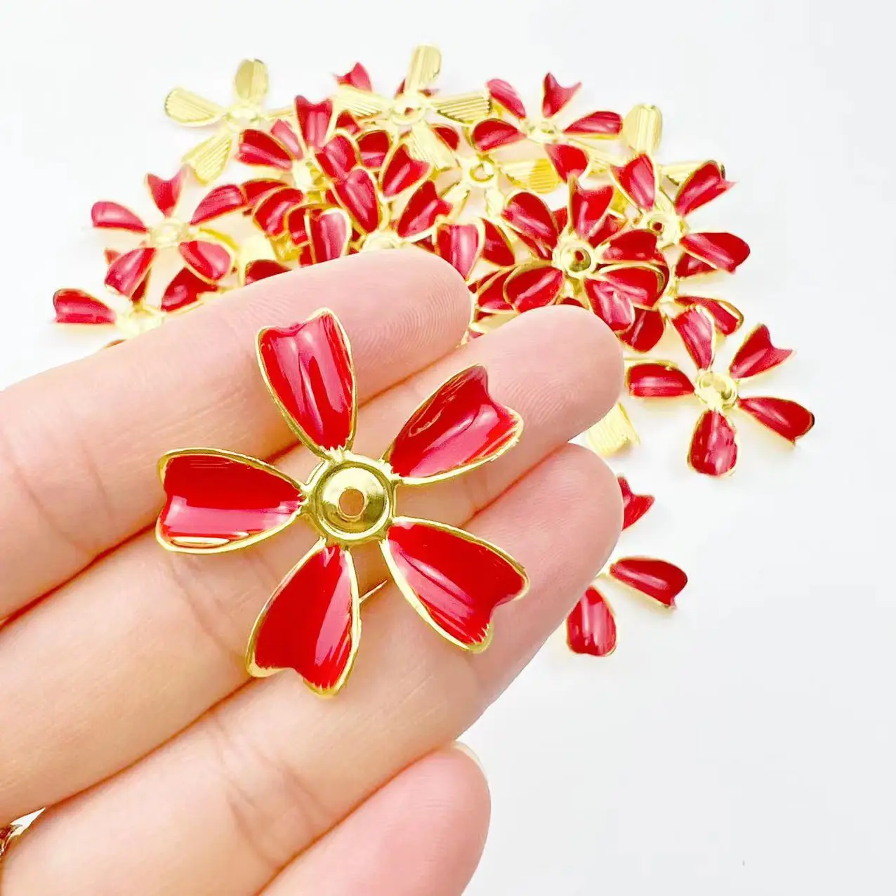 

100 шт. металлические полые ЭМАЛЕВЫЕ КРАСКИ цветок пленка Бисер для шитья Косплей Костюм древняя невеста волосы головной убор сумка Одежда Украшение