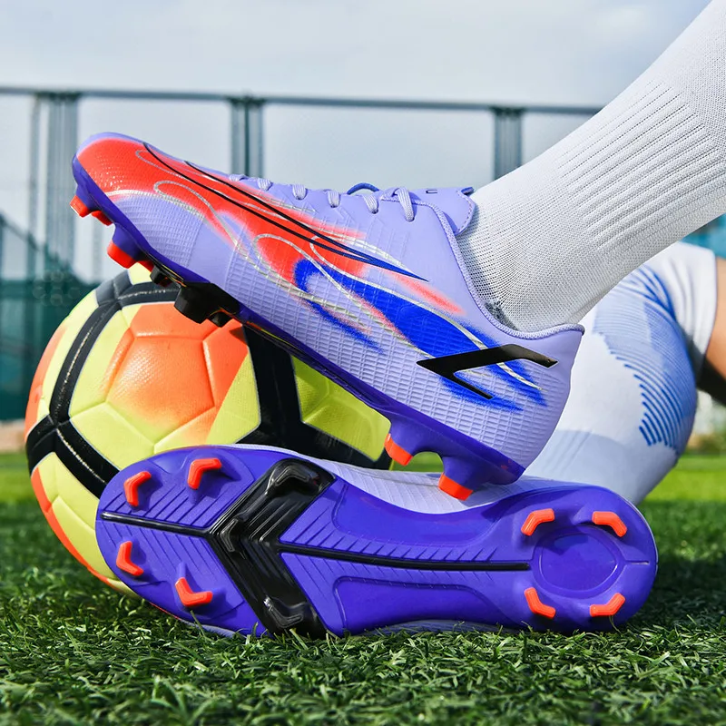 

2022 New Fashion Low Men's Football Shoes Long Spikes Professional Soccer Shoes Men Couples Futsal Sneakers zapatillas de futbol