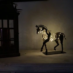 Art Metal Horse Statue Handmade Modern Horse Sculpture Handicraft, Rustic Metal Statue Decorations Gift for Home Decor