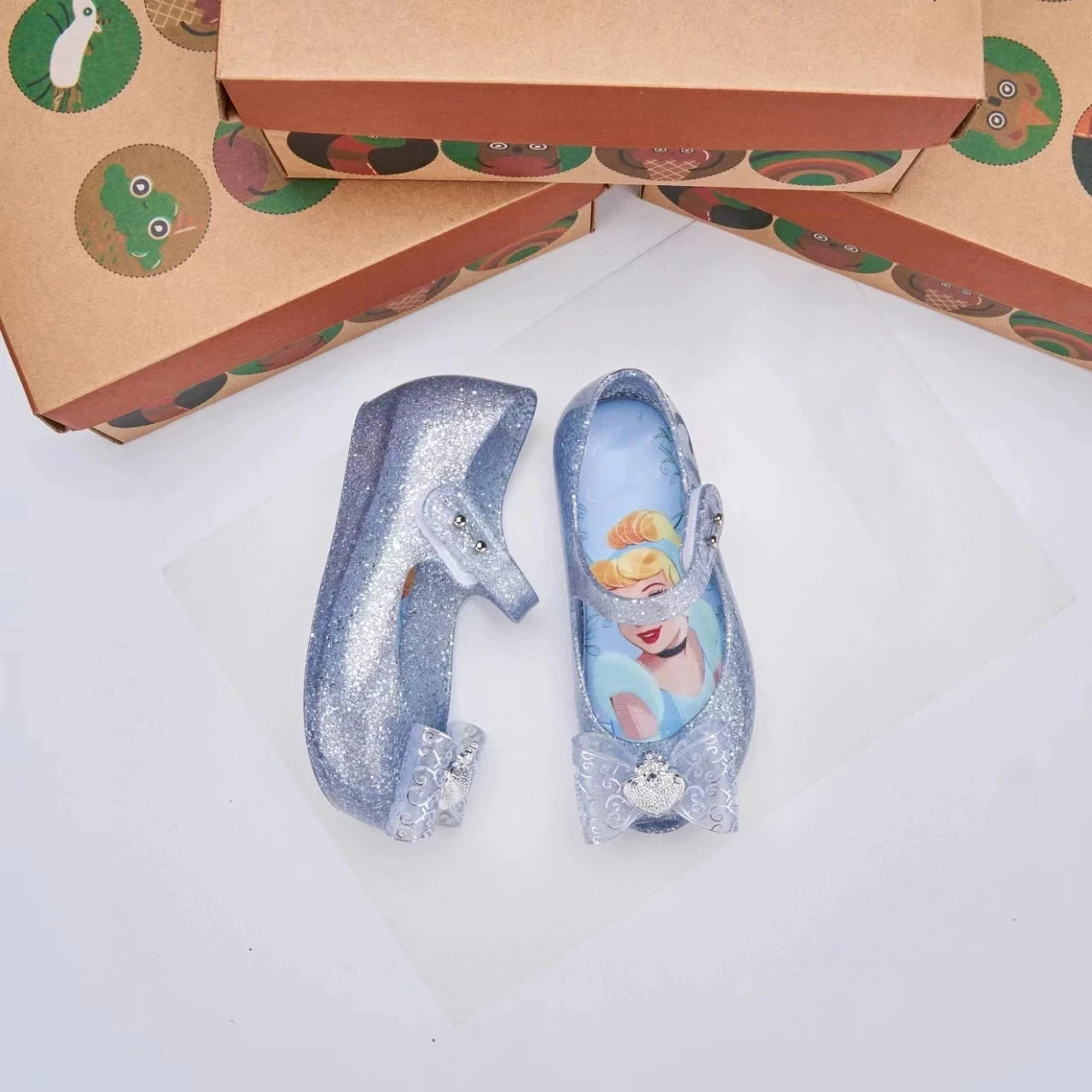 Mini Melissa Girl Jelly Sandals Kids Shining Cartoon Flat Shoes Kids Princess Soft Sole Non-slip Beach Shoes Toddlers Shoes 2