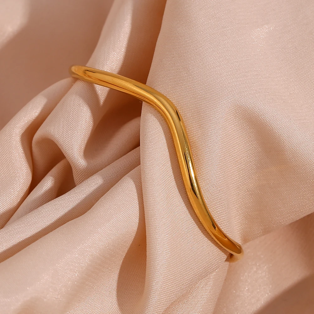 Elegant Irregular Wave-Shaped Gold-Plated Stainless Steel Bracelet