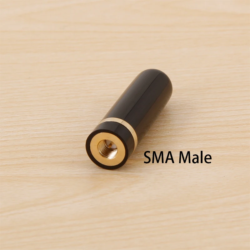 Détail des connecteurs SMA du récepteur drone radio télécommandé pour les différentes bandes de fréquences