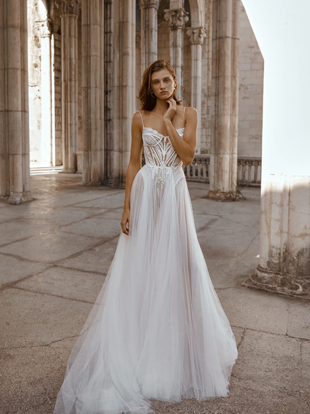 Fashionable A Line Tulle Corset Wedding Dress Romantic Appliques Dress Bride Modern Illusion Customized Classy Women Bridal Gown - 2