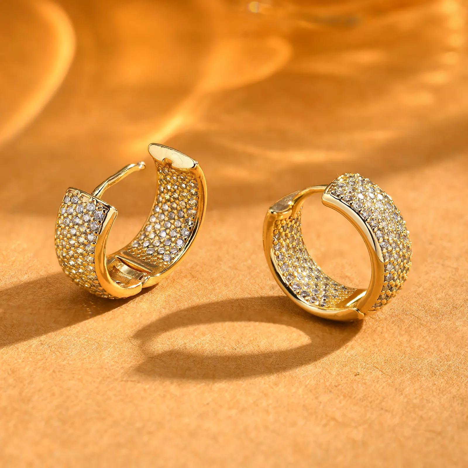 akky ベージュ38 Crux Overthick Huggie Hoops - 18K Gold Plated | Sterling