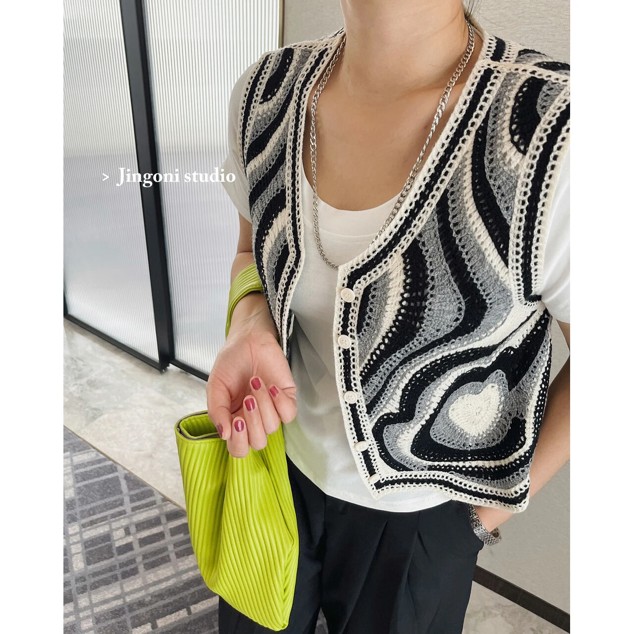 

Women Boho Vest Jacket 2023 Coats Short New Outerwear Sleeveless Knitted Top Summer Floral Fashion Vintage Gillet Embroidered