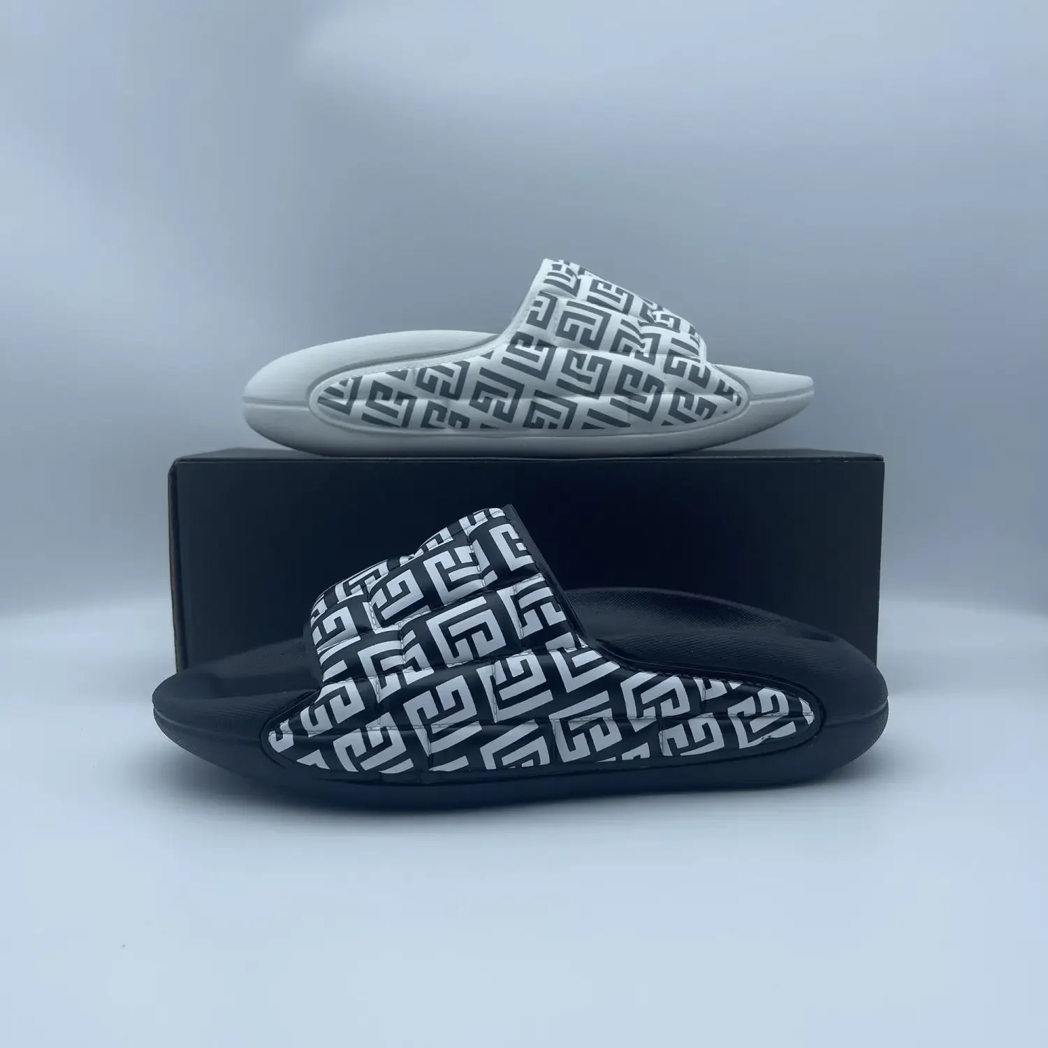 

Luxury Men's Slippers Brand Design Non-slip Outdoor Beach Sandals Fashionable Home Bathroom Soft Thick Sole Men's Flip Flops